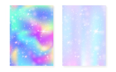 Kawaii büyü gradyanı olan tek boynuzlu at geçmişi. Prenses gökkuşağı hologramı. Holografik peri seti. Floresan fantezi kapağı. Tek boynuzlu at arka planında güzel kız partisi daveti için ışıltılar ve yıldızlar var..