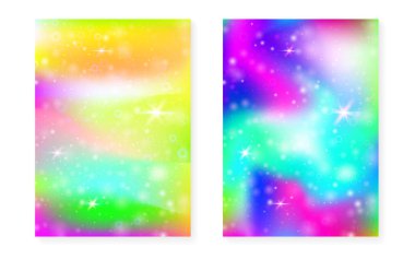 Kawaii Prenses Gradient ile gökkuşağı arka planı. Sihirli tek boynuzlu at hologramı. Holografik peri seti. Fantezi kapağı. Parıltılı gökkuşağı arkaplanı ve güzel kız partisi daveti için yıldızlar.