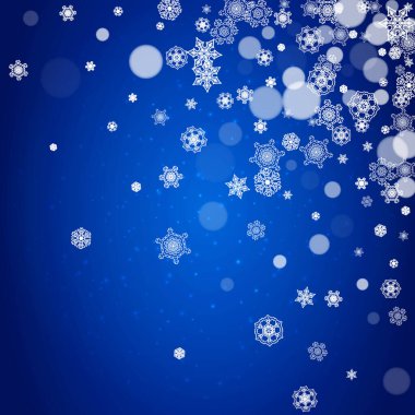 Noel ve Yeni Yıl kutlamaları için kar taneleri sınırı. Mavi arka planda parıltılı tatil kar taneleri sınırı. Pankartlar, hediye kuponları, kuponlar, reklamlar, parti etkinlikleri için. Buz gibi kar yağıyor..
