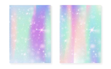Kawaii büyü gradyanı olan tek boynuzlu at geçmişi. Prenses gökkuşağı hologramı. Holografik peri seti. Yaratıcı fantezi kapağı. Tek boynuzlu at arka planında güzel kız partisi daveti için ışıltılar ve yıldızlar var..
