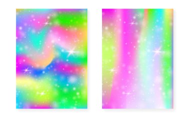 Kawaii büyü gradyanı olan tek boynuzlu at geçmişi. Prenses gökkuşağı hologramı. Holografik peri seti. Mistik fantezi kapağı. Tek boynuzlu at arka planında güzel kız partisi daveti için ışıltılar ve yıldızlar var..