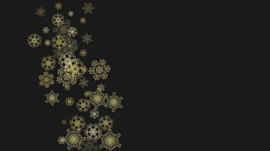 Siyah arkaplanda altın kar taneleri çerçevesi. Yeni yıl teması. Bayram afişi, kart, satış ve özel fiyat için yatay parlak bir Noel çerçevesi. Altın kar taneleriyle yağan kar ve parti için ışıltı.