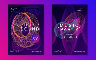 Elektronik olay. Dalgalı konser davetiyesi. Dinamik gradyan şekil ve çizgi. Neon elektronik etkinlik. Elektro dans DJ 'i. Trans ses. Kulüp festivali posteri. Tekno müzik partisi broşürü.