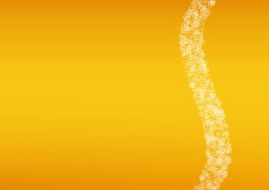 El yapımı bira arka planı. Bira sıçraması. Oktoberfest köpüğü. Gerçekçi beyaz baloncuklu Çek birası. Bar afişi için soğuk sıvı içecek. El yapımı bira arka planlı altın bardak.