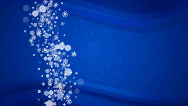 キラキラと青の背景にクリスマスの雪の結晶 冬のバナー ギフトクーポン バウチャー クリスマスの雪の結晶とパーティーイベントのための水平フレーム お祝いの雪 — ストックベクタ