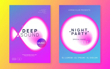 Müzik festivali seti. Modern disko olay sunumu tasarımı. Akışkan holografik gradyan şekil ve çizgi. Elektronik ses. Gece dansı yaşam tarzı tatili. Yaz posteri ve müzik festivali broşürü.