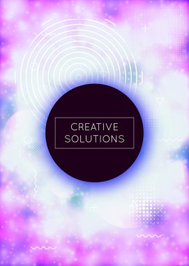 Sıvı şekiller dinamik sıvıyla kaplıdır. Mor renkli arkaplanı olan neon bauhaus gradyanı. Broşür, pankart, duvar kağıdı, mobil ekran için grafiksel şablon. Şık sıvı şekiller kaplar.