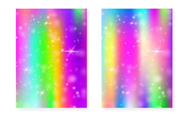 Kawaii Prenses Gradient ile gökkuşağı arka planı. Sihirli tek boynuzlu at hologramı. Holografik peri seti. Moda fantezi kapağı. Parıltılı gökkuşağı arkaplanı ve güzel kız partisi daveti için yıldızlar.
