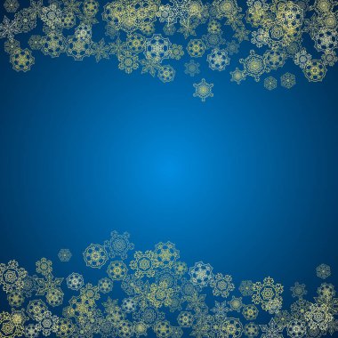 Mavi arka planda yeni yıl karı. Altın parıltılı kar taneleri. Noel ve Yeni Yıl kar arka planda yağıyor. Sezon satışları, özel teklifler, afişler, kartlar, parti davetiyeleri, el ilanları. Mavide dondurucu kış.