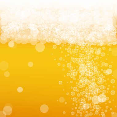 Oktoberfest arka planında bira var. Köpüklü, köpüklü ve spreyli. Ekim Bavyera festivali. Bar tasarımı için taze bira. Festival broşürü ve afişi için gerçekçi Ekim Festivali arkaplanı.