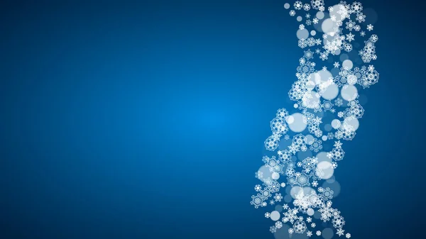 青い背景に雪が降るクリスマスのフレーム バナー ギフトカード パーティー招待状や特別なビジネスオファーのための白い霜の雪の結晶と水平メリークリスマスフレーム — ストックベクタ