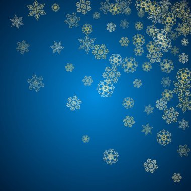 Mavi arka planda yeni yıl karı. Altın parıltılı kar taneleri. Noel ve Yeni Yıl kar arka planda yağıyor. Sezon satışları, özel teklifler, afişler, kartlar, parti davetiyeleri, el ilanları. Mavide dondurucu kış.