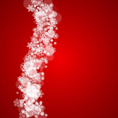 Kırmızı arka planda kar yağan bir Noel çerçevesi. Noel Baba renkleri. Afişler, hediye kartları, parti davetiyeleri ve özel iş teklifleri için beyaz buz gibi kar taneleriyle mutlu Noeller..