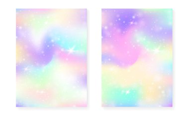 Kawaii büyü gradyanı olan tek boynuzlu at geçmişi. Prenses gökkuşağı hologramı. Holografik peri seti. Moda fantezi kapağı. Tek boynuzlu at arka planında güzel kız partisi daveti için ışıltılar ve yıldızlar var..