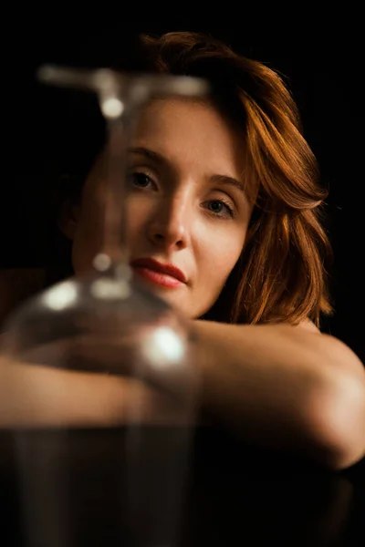 Retrato Cores Menina Com Vidro Água — Fotografia de Stock