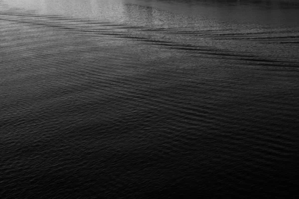 Primo Piano Della Trama Dell Acqua Onde Lisce Acqua Sulla — Foto Stock