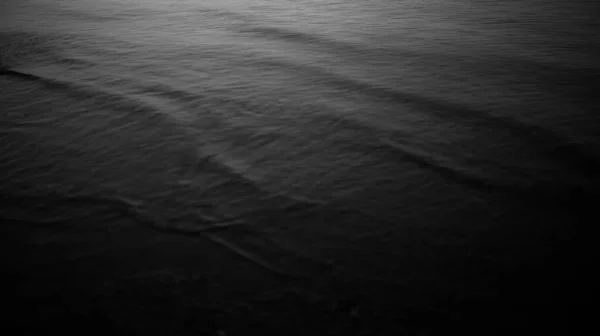 水质感的特写 岸上水波的平顺 水景照片 — 图库照片