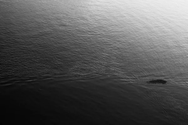 Primo Piano Della Trama Dell Acqua Onde Lisce Acqua Sulla — Foto Stock