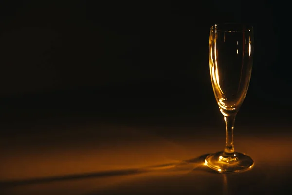 Silhouette Verre Champagne Sur Fond Sombre — Photo