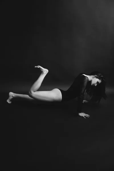Stijlvolle Modieuze Foto Zwart Wit Kunstportret Van Een Meisje Een — Stockfoto