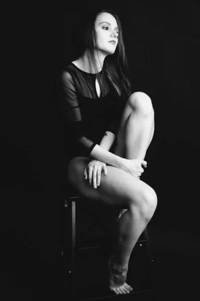 Stijlvolle Modieuze Foto Zwart Wit Kunstportret Van Een Meisje Een — Stockfoto