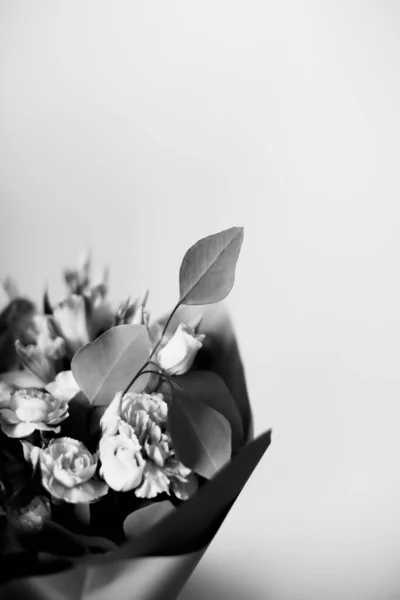 Красивый Свадебный Букет Крупным Планом Сочетание Тропических Растений Эвкалипта Роз — стоковое фото