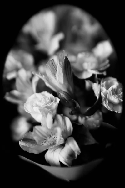 Красивый Свадебный Букет Крупным Планом Сочетание Тропических Растений Эвкалипта Роз — стоковое фото