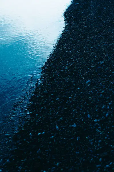 Niebieska Faktura Powierzchni Wody Zbliżenie Abstrakcyjne Wzory Fal Powierzchni Morza — Zdjęcie stockowe