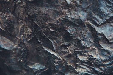 Yakın çekim kaya dokusu, kaya deseni ve dağlardaki kayaların soyutlanması.