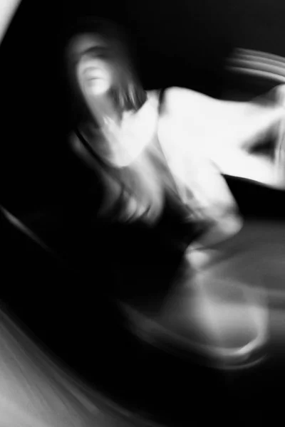 Художественная Фотография Танцовщица Выражает Эмоции Через Движение Абстракция Тела Черном — стоковое фото