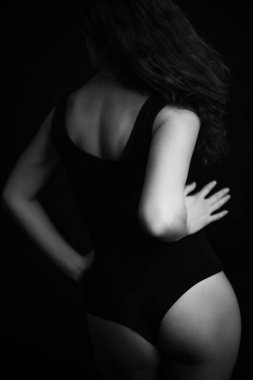 Kadın uzuvları yakın plan, ince bir kız figürü.