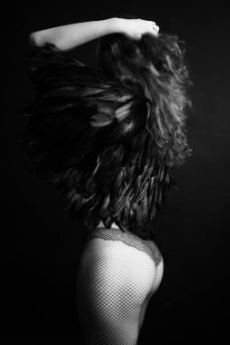 Balık ağı taytlı bir kız, güzel bir kadının göz alıcı moda fotoğrafı.