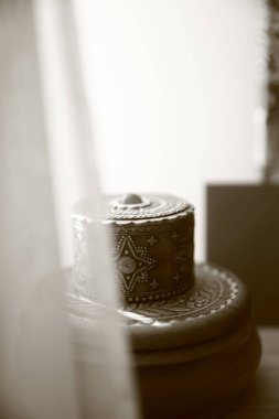 Yuvarlak eski ve antika mücevher kutusu kapat.