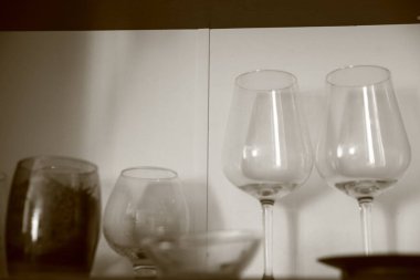 Yakın plan cam eşyalar, mutfak aksesuarları tasarımı.