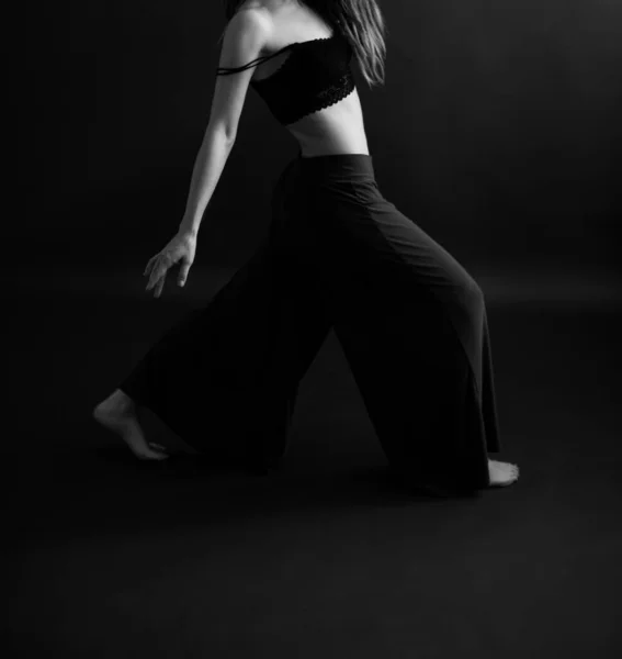 Mode Kunst Studio Schwarz Weiß Porträt Der Schönen Mädchen — Stockfoto
