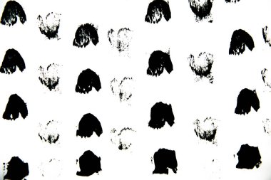 Basit siyah ve beyaz noktalar, çizgiler, noktalar, fırça darbeleri. El çizimi, kuru fırça. Grunge siyah beyaz desen. 