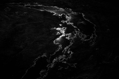 Sudaki buz, eriyen buzullar, doğanın büyüsü. en üstteki görünüm