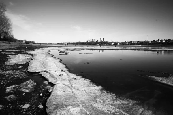 北側で氷を溶かしたり水や氷の質感をクローズアップしたり — ストック写真