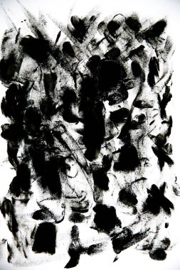 Siyah felçler, felçler, çizgiler ve beyaz arka planda lekeler. Boyalı soyut siyah beyaz arkaplan.