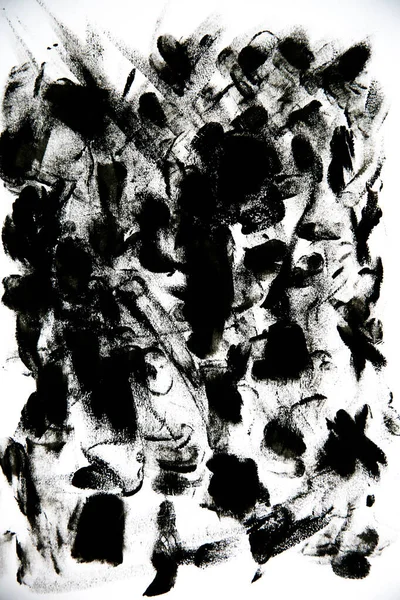 Siyah felçler, felçler, çizgiler ve beyaz arka planda lekeler. Boyalı soyut siyah beyaz arkaplan.