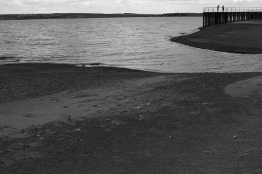 Kum, toprak ve doğal manzara dokusu, soyut siyah ve beyaz arkaplan