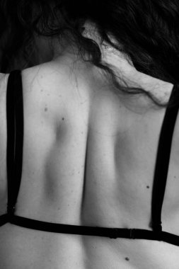 Siyah beyaz sırt, arkadan güzel bir portre