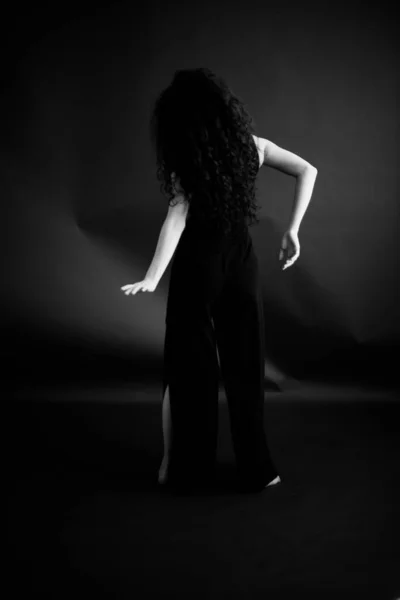 Photographie Mode Sombre Élégant Danseur Déplace Librement — Photo