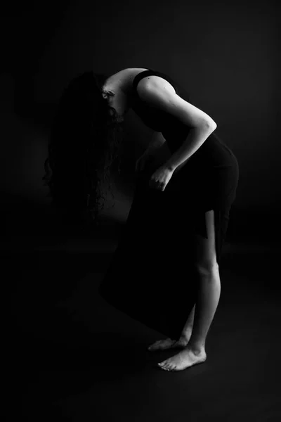 Fotografia Elegante Moda Escura Dançarino Move Livremente — Fotografia de Stock