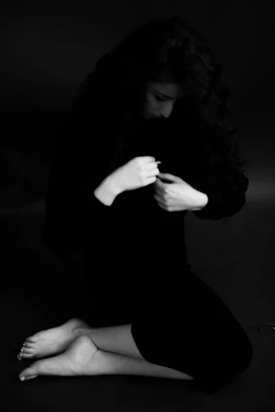 Portrait Dramatique Une Femme Robe Noire — Photo