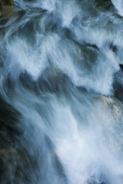Río Montaña Furioso Foto Del Agua Movimiento Paisaje Artístico Del —  Fotos de Stock