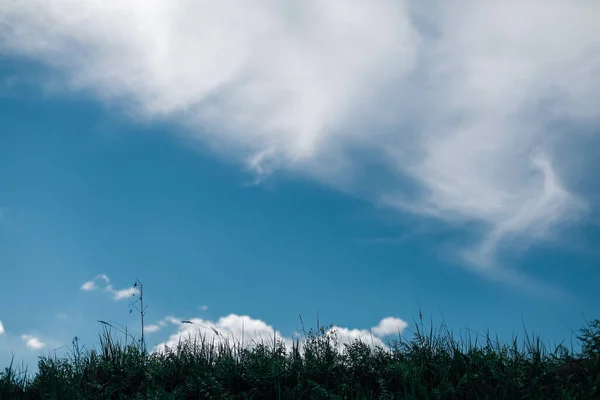 Gyönyörű Kék Nyári Finom Felhők Egy Hely Szöveg — Stock Fotó