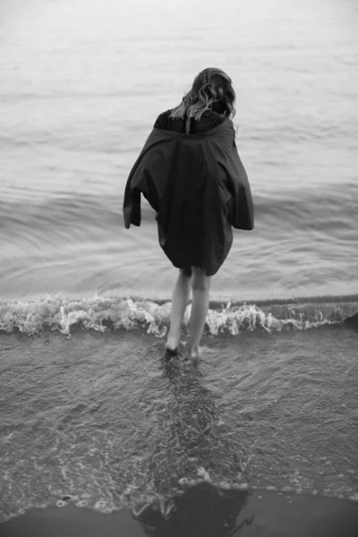 Promenader Havet Suddig Och Suddig Svart Och Vit Film Fotografi — Stockfoto