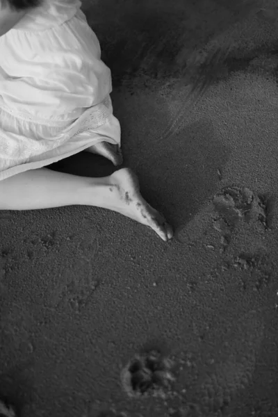 Krásné Ženské Nohy Písečné Pláži — Stock fotografie