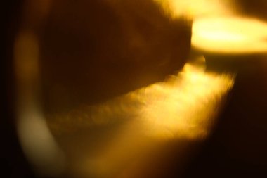 Olağandışı turuncu bulanıklık ve parlama. ışık ve gölgeler, yumuşak odak arkaplanı